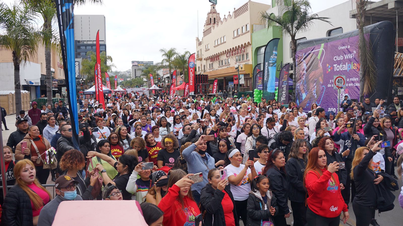 Tienen sesión de Zumba por el “Día Internacional de la Mujer” en la Avenida Revolución