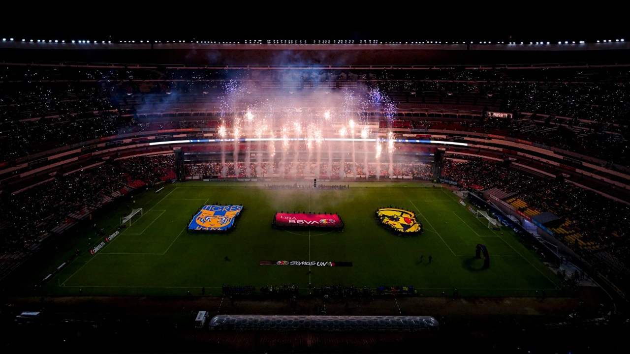 Una asistencia histórica se registró este Viernes en el Estadio Azteca. (Foto: Twitter @LigaBBVAFemenil)