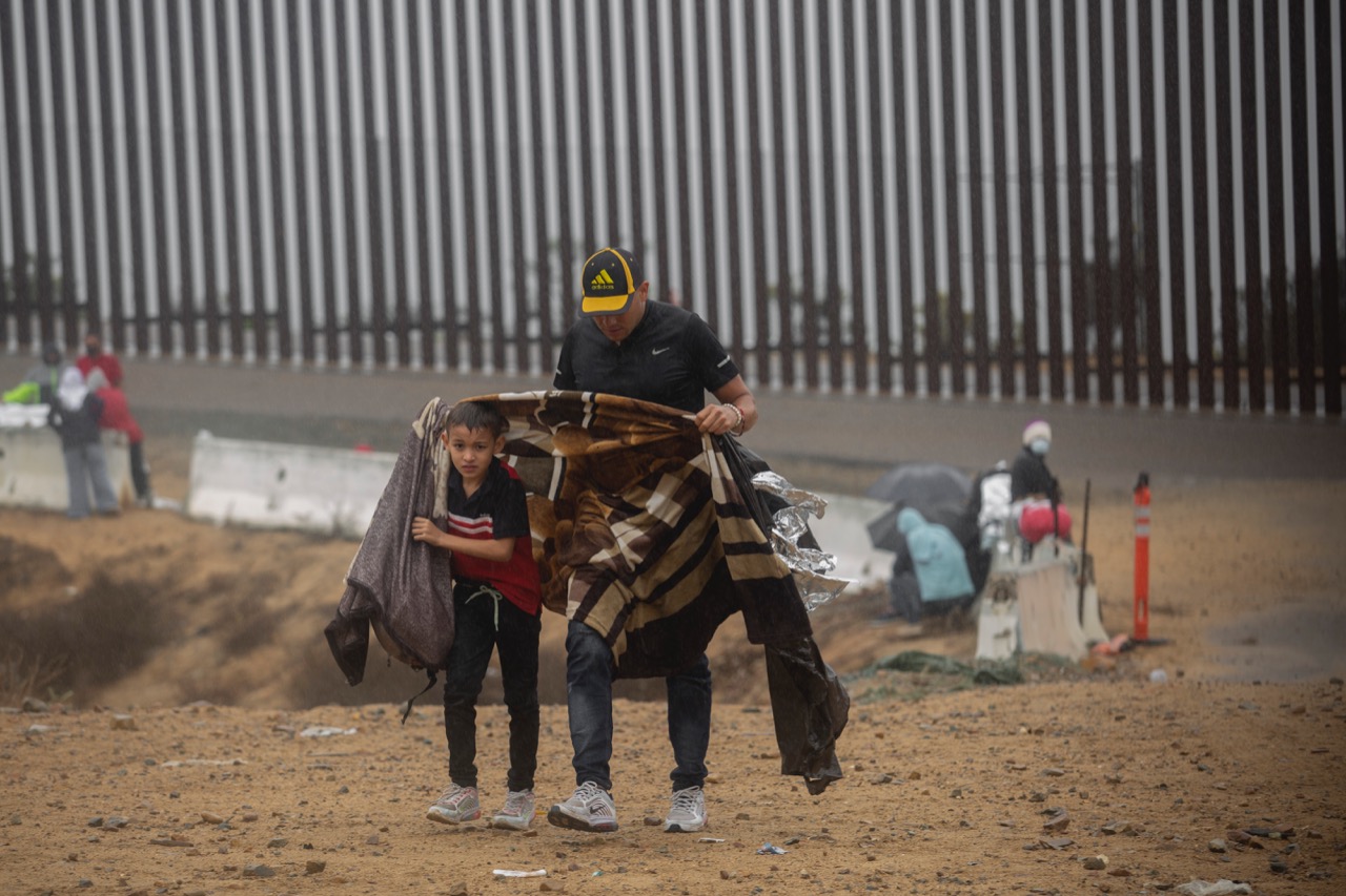 [VÍDEO] Contra vientos y mareas migrantes buscan asilo