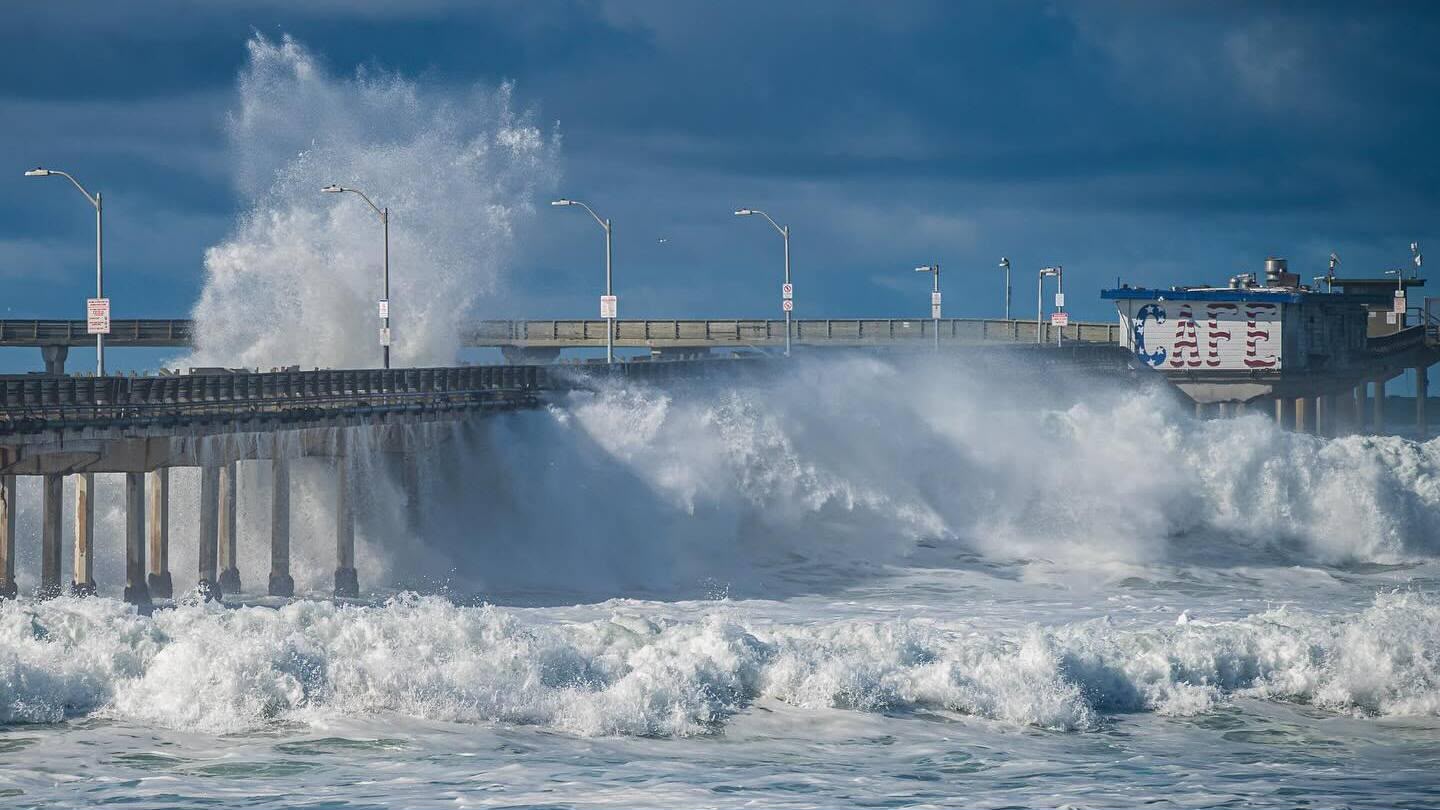 Alertan por oleaje elevado e inundaciones costeras en San Diego