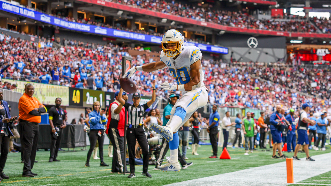 Austin Ekeler marcó dos TD este Domingo ante los Falcons. (Foto: Twitter @chargers)