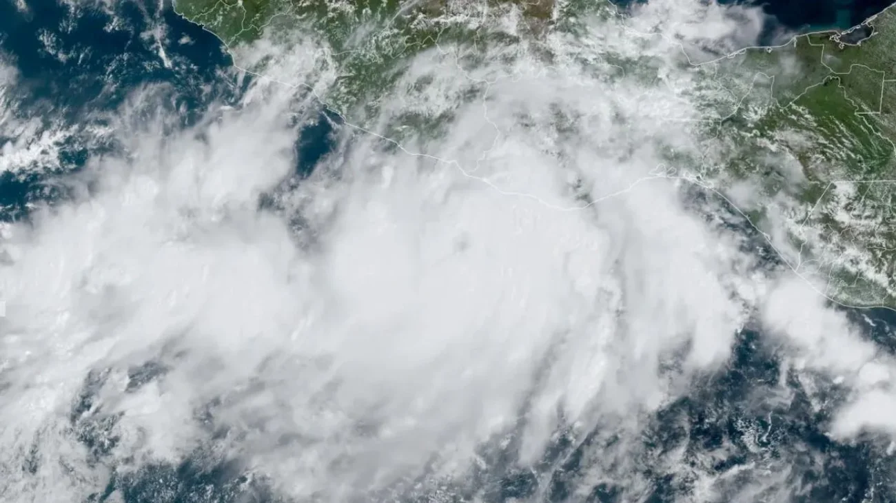 Se convierte en huracán tormenta tropical John