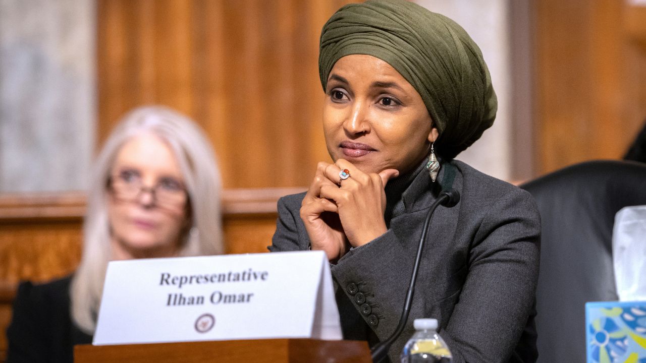 Agentes federales registran la casa de la congresista Ilhan Omar