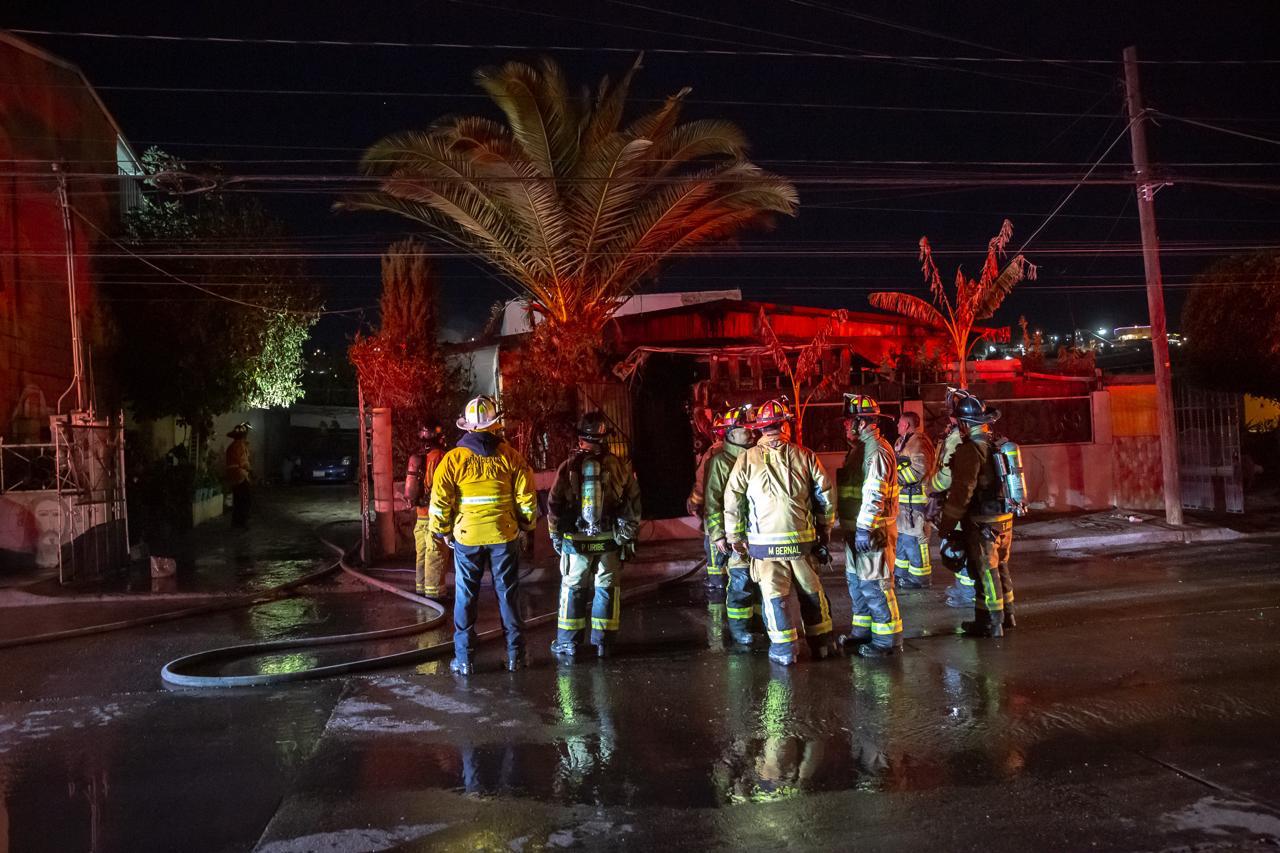 Consume fuego una casa en la Obrera: Tijuana