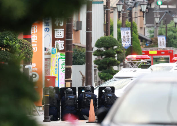Arrestan a hombre armado tras tomar un rehén en Japón