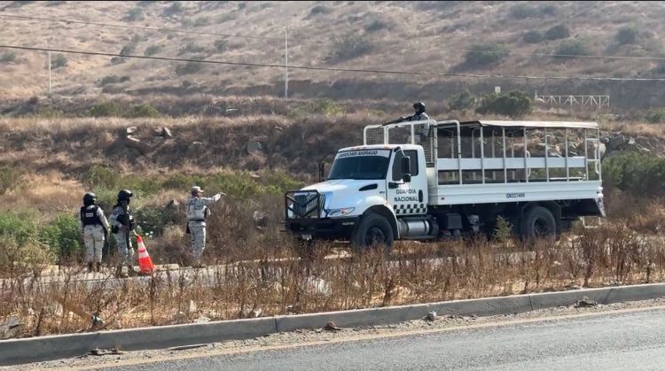 Encuentran encobijado sobre carretera libre Tijuana- Tecate