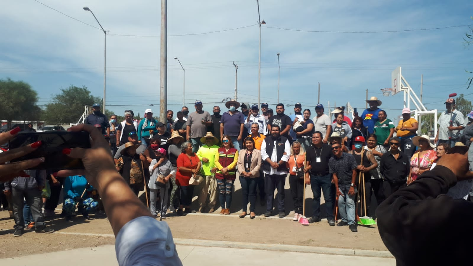 Rehabilitan canchas deportivas en zona La Presa