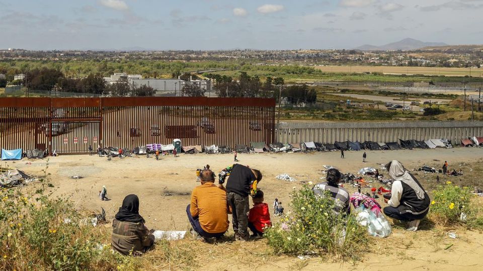 Encuentran a migrantes sin vida en el desierto