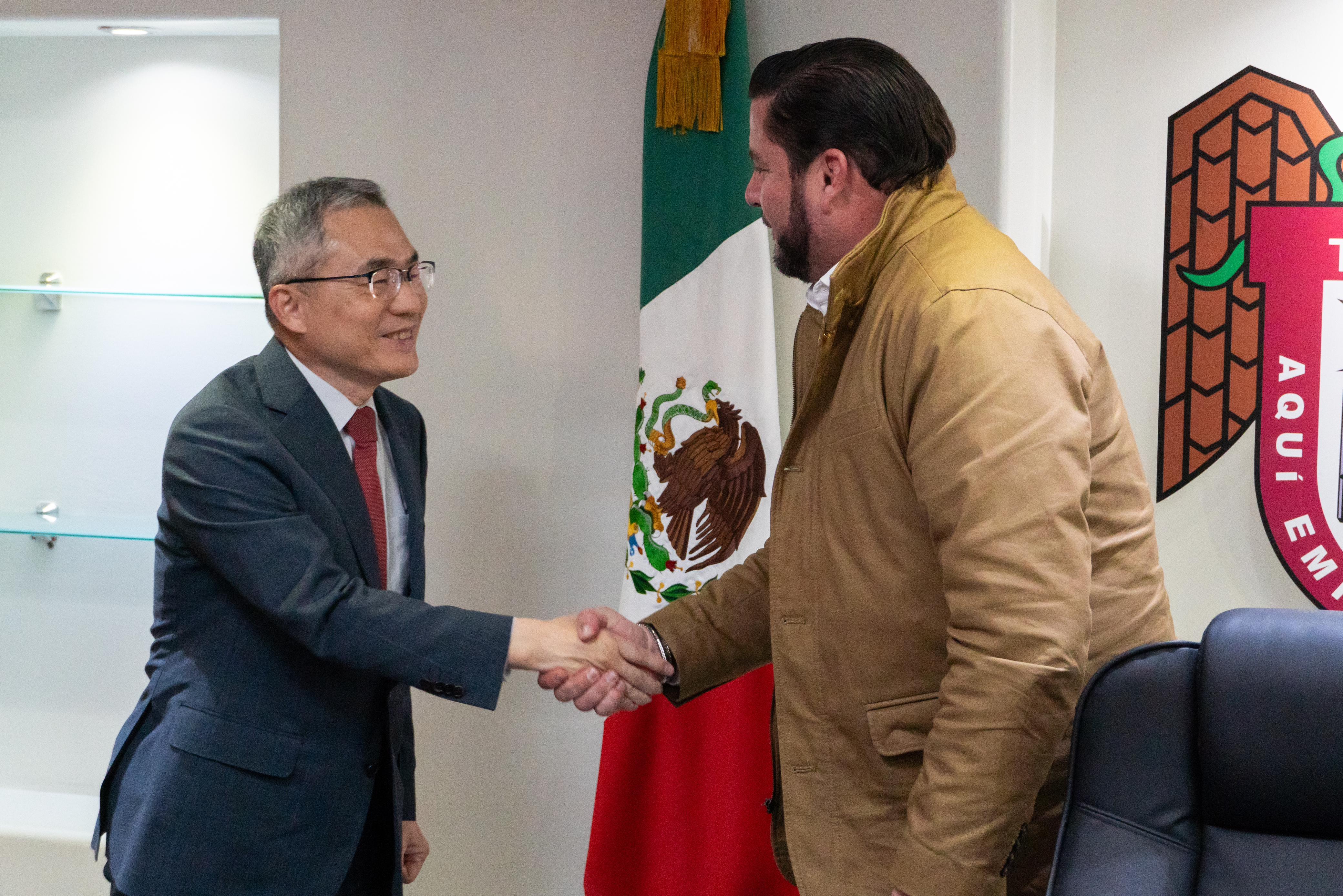 Se reúne Ismael Burgueño con el embajador de Corea en México Huh Tae Wan