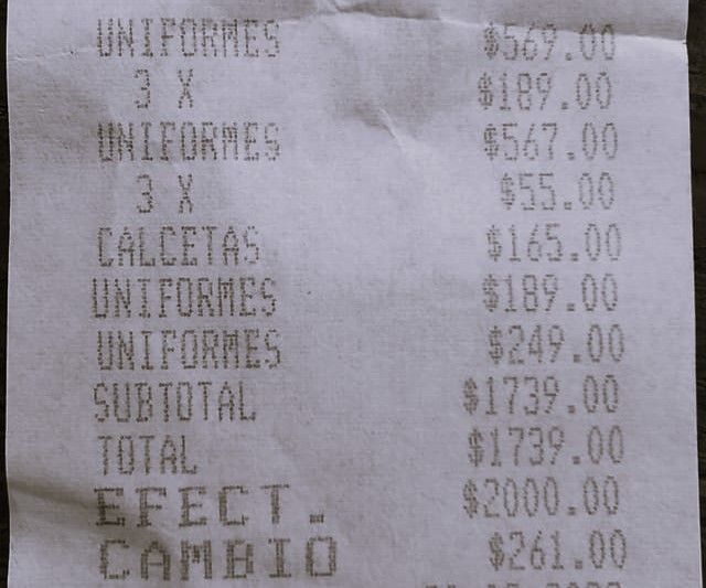 Padres gastan más de dos mil pesos en uniformes