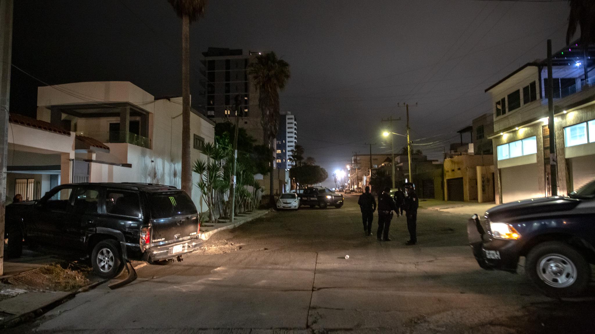 Choca una patrulla y desata persecución en Playas de Tijuana