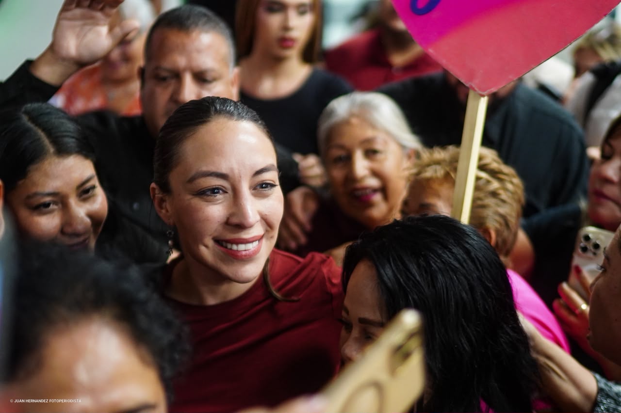 Julieta Ramírez llega a Mexicali entre música, pancartas y apoyo de simpatizantes