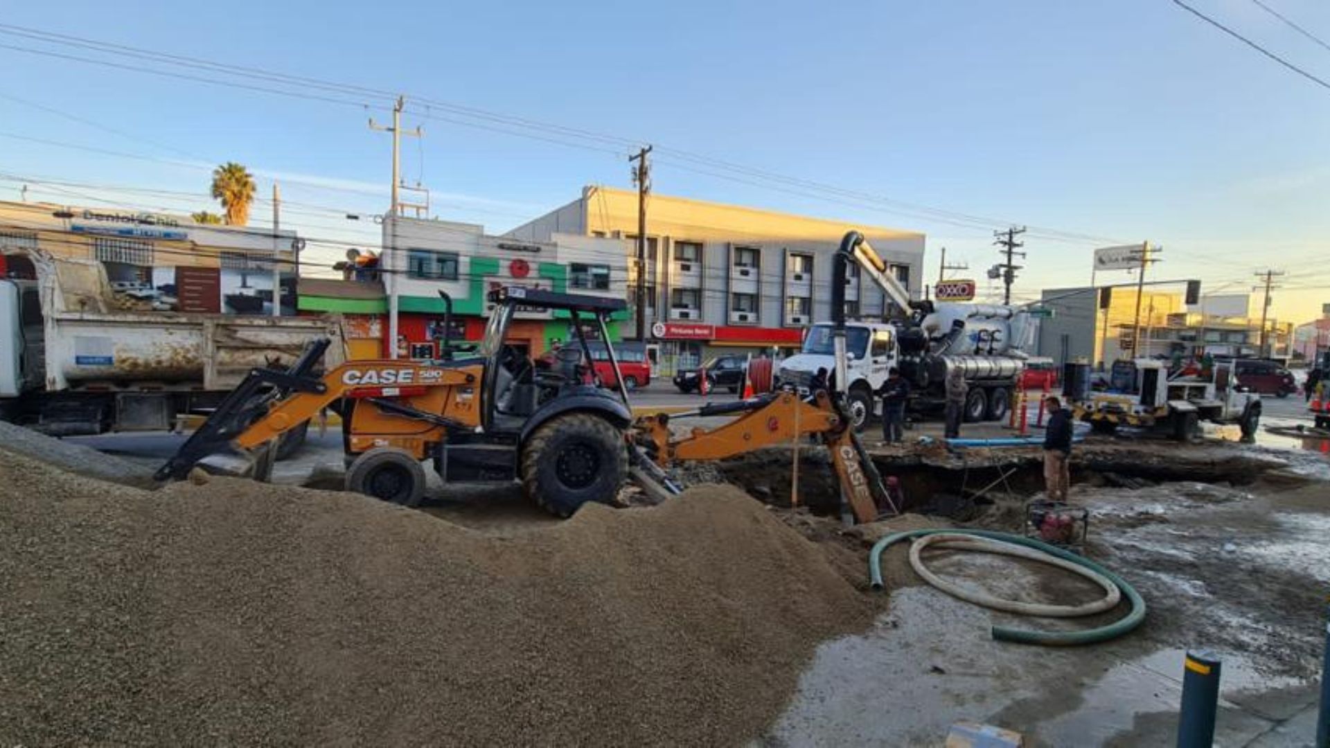 ¡Y va otra! Reparan fuga de agua en el “Díaz Ordaz”