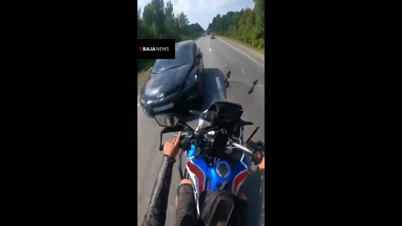 [GRAPHIC VIDEO] Motorcyclist records his own accident: Loses his foot