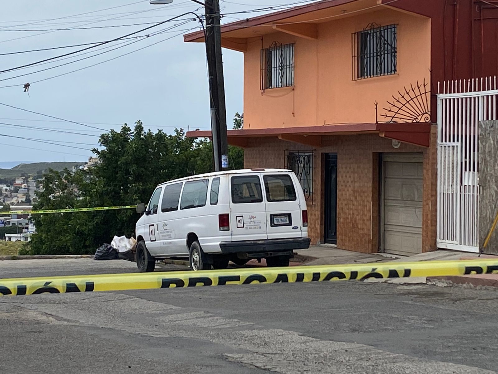 Hallan camioneta robada de iglesia con restos humanos en Tijuana