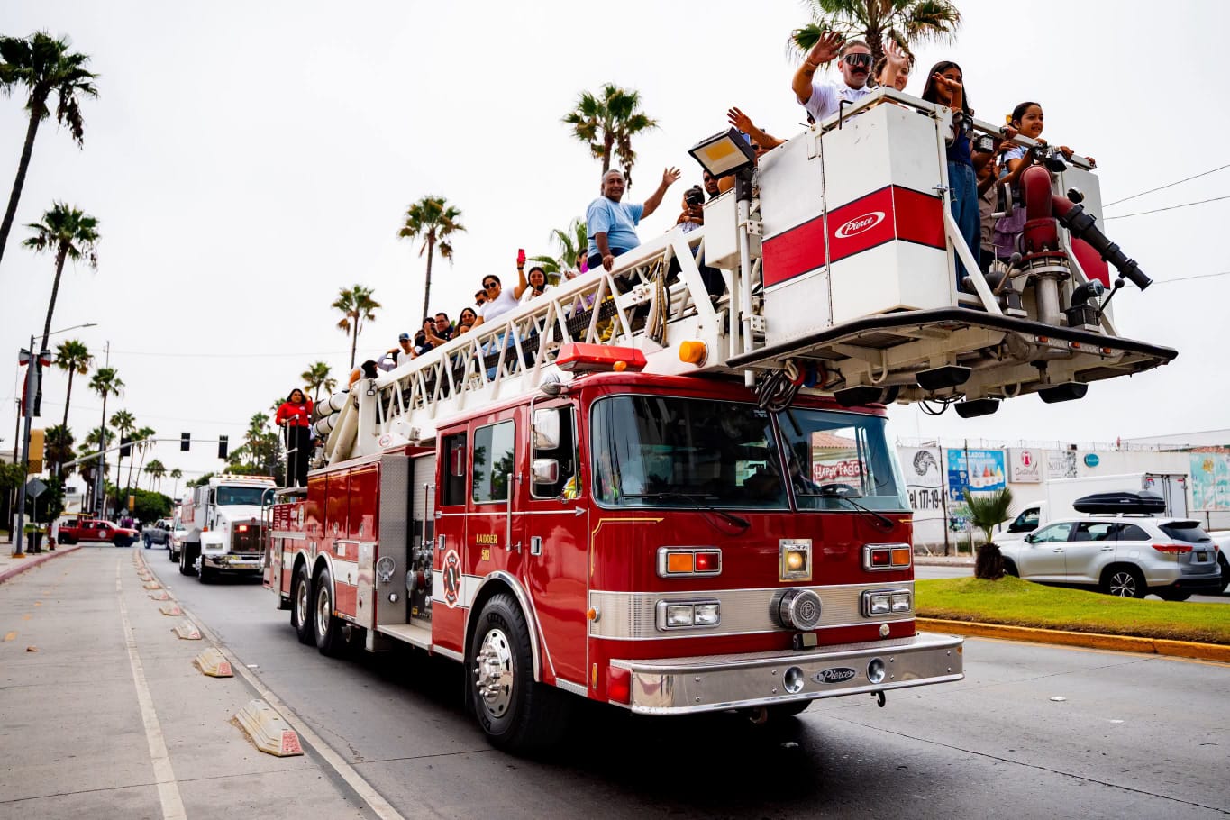 ENSENADA: Reciben reconocimiento bomberos que salvaron a tres niños y una bebé