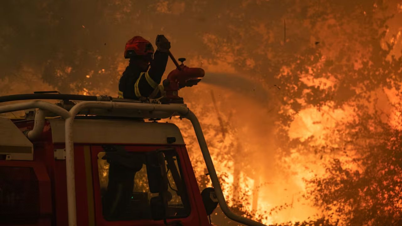 España combate incendios históricos ante nueva ola de calor