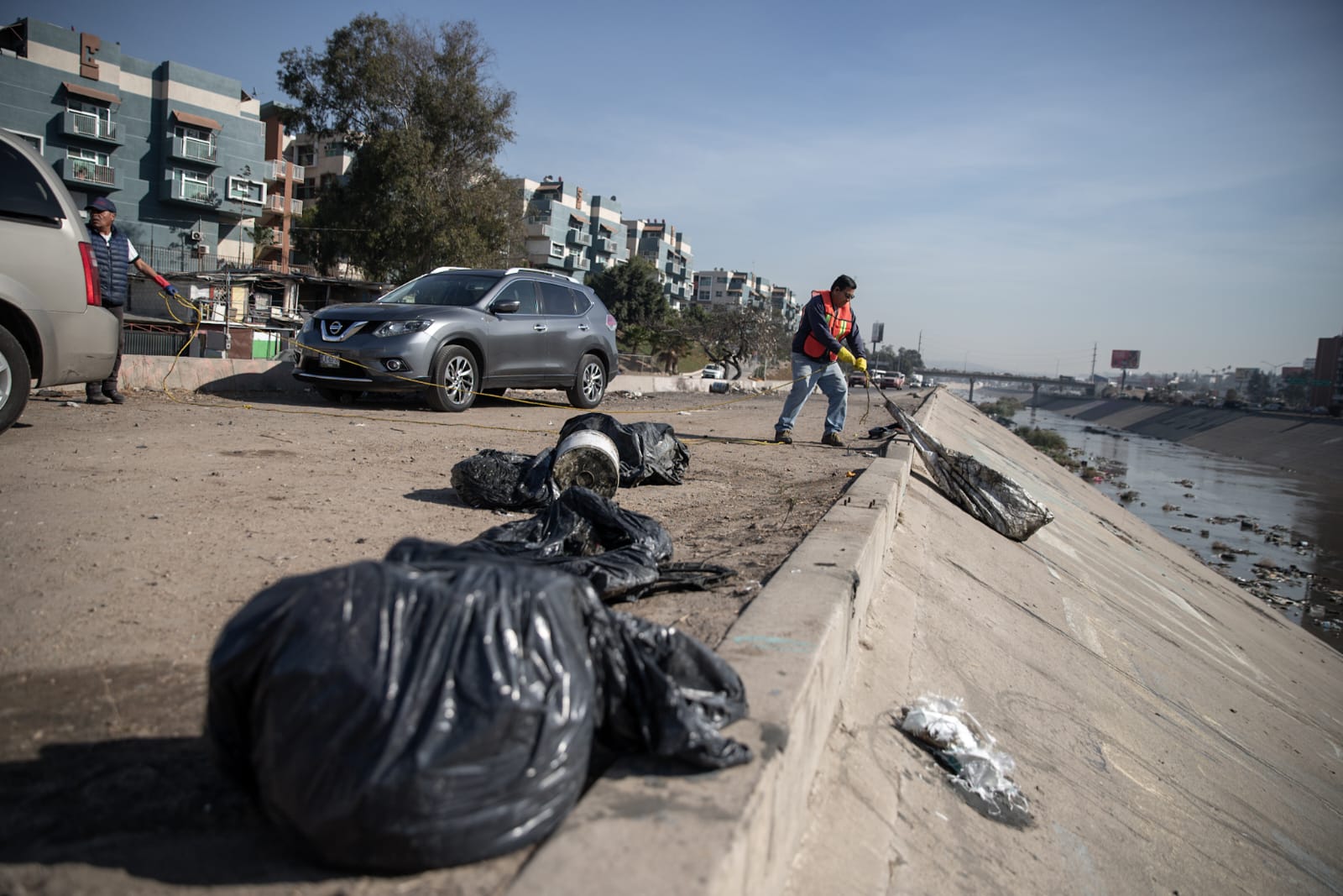 Inicia Wildcoast limpieza en el Río Tijuana