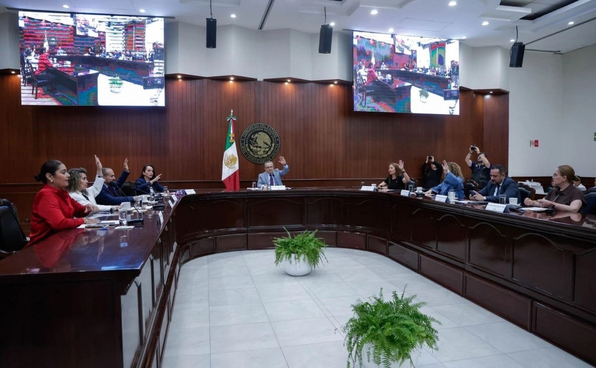 Llevan al Congreso solicitud de juicio político contra Rocha Moya