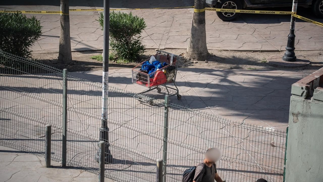 Hallan a hombre sin vida dentro de un carrito de supermercado en la Zona Centro