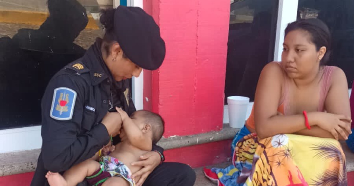 "Mi admiración al compromiso, bondad y vocación de servicio de las policías de la Ciudad de México", escribió Vázquez Camacho.