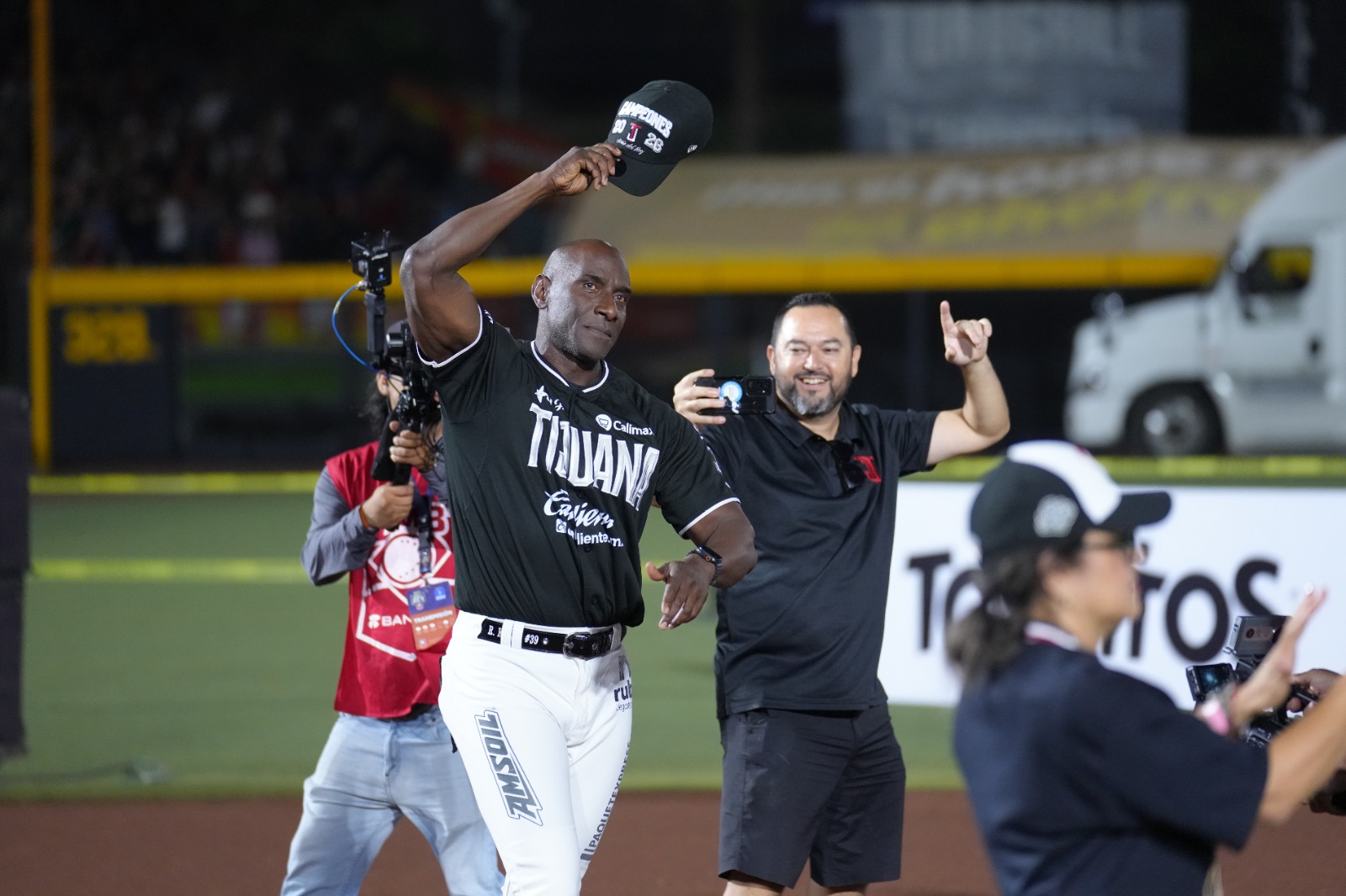 Manejador de Toros de Tijuana dedica el campeonato a su padre en su cumpleaños