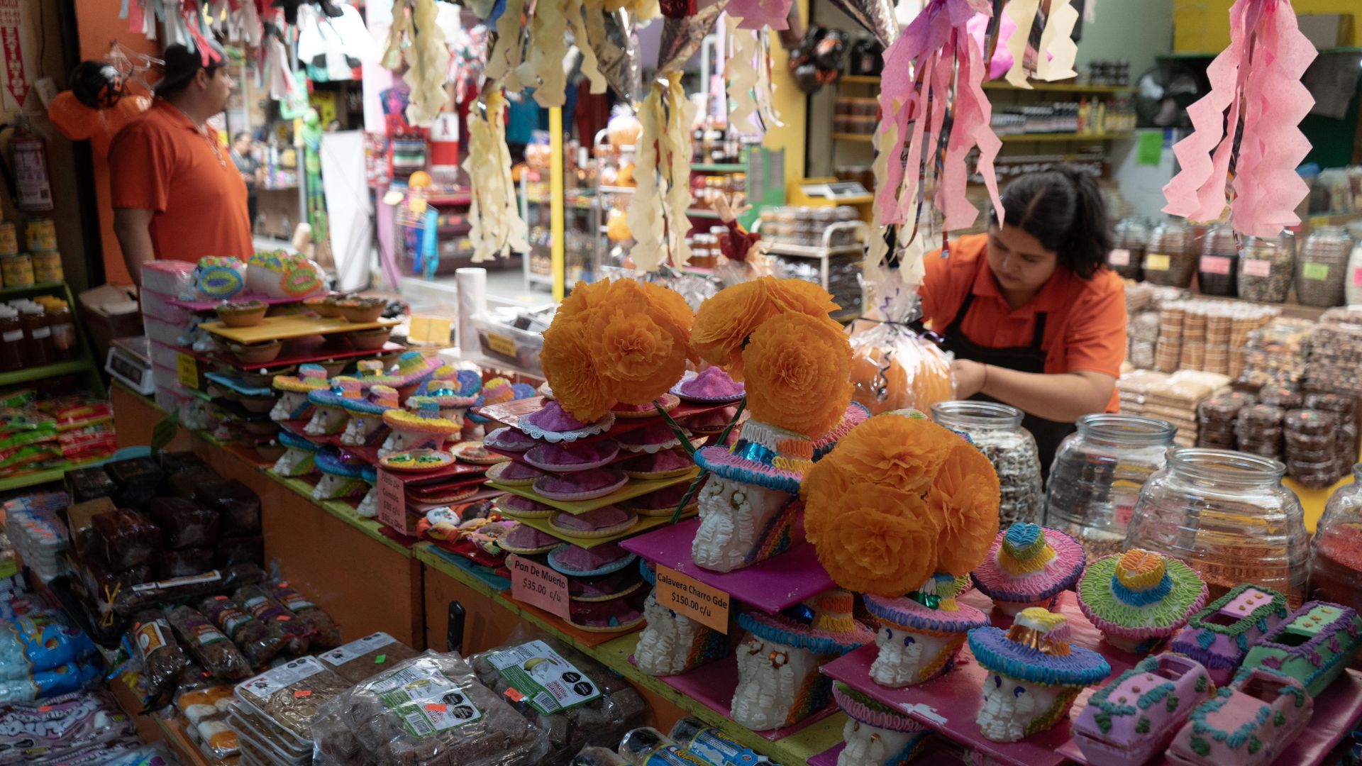 Aumentan las ventas calaveritas de azúcar  y dulces por Halloween y Día de Muertos en Tijuana