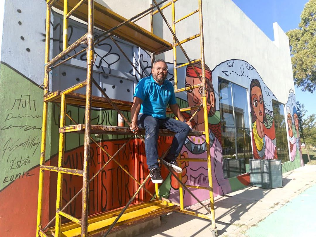 Realiza murales en Durango el artista fronterizo Enrique Chiu